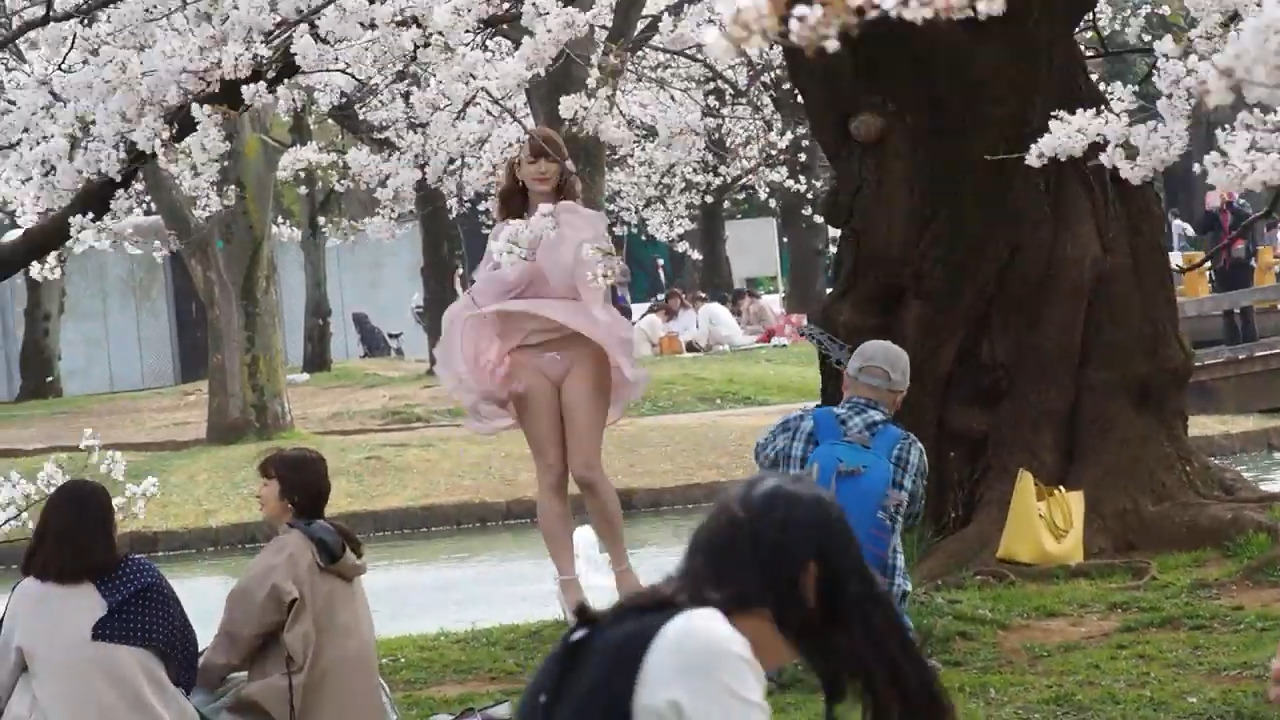 東京お花見散歩　強風の代々木公園で桜を愛でる　明日から外出自粛　桜も見納めか　2020/3/27 19 00:22
