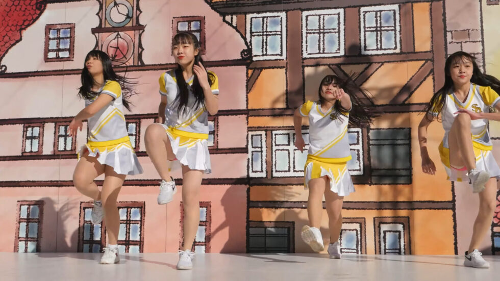 ハニーズダンスアカデミー　シスターズ「2019ハニーズメドレー」天神クリスマスマーケット 00:49