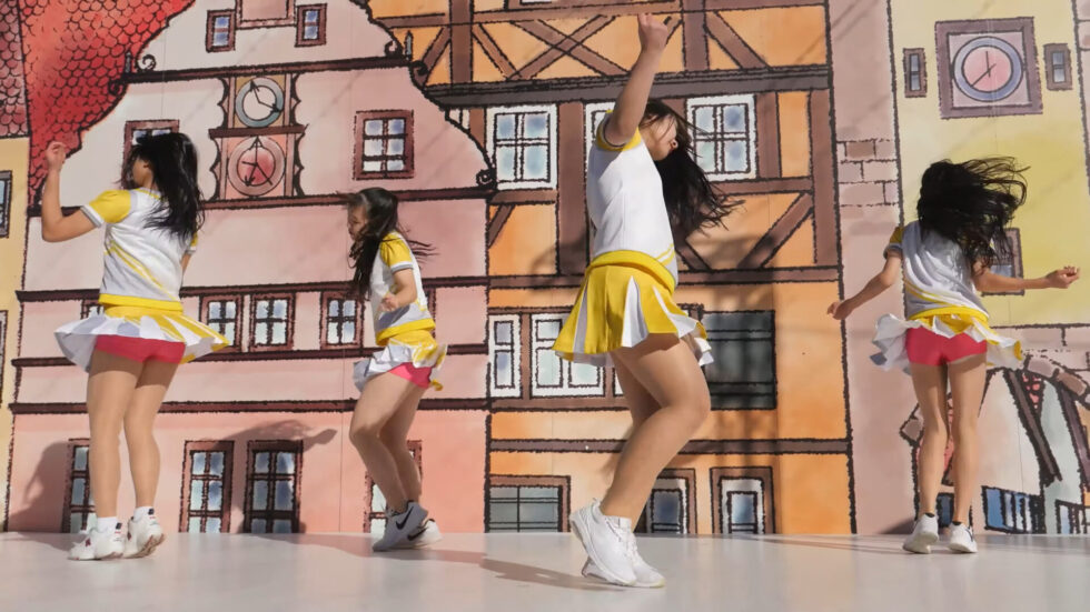 ハニーズダンスアカデミー　シスターズ「2019ハニーズメドレー」天神クリスマスマーケット 00:51