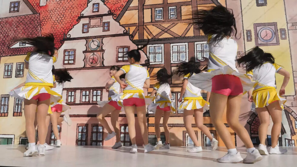 ハニーズダンスアカデミー　シスターズ「2019ハニーズメドレー」天神クリスマスマーケット 01:33
