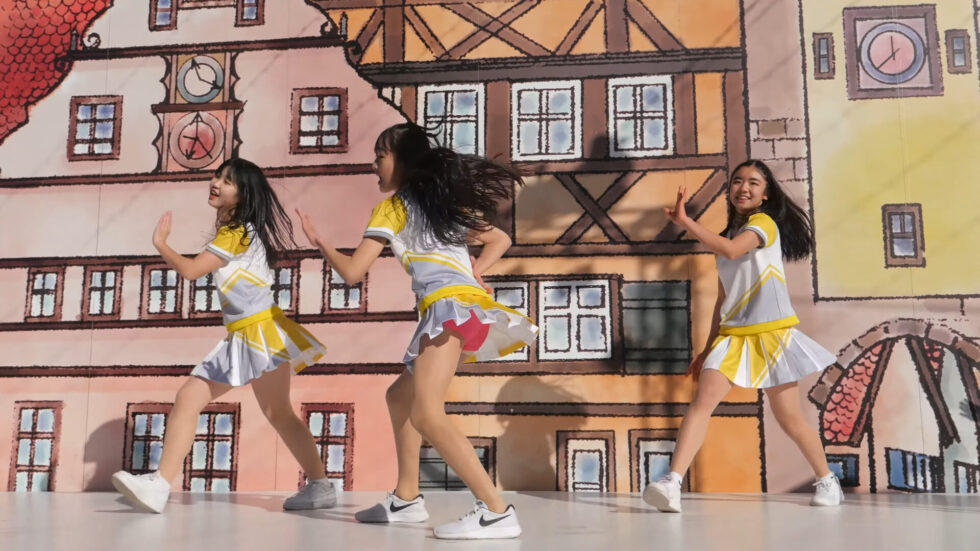 ハニーズダンスアカデミー　シスターズ「2019ハニーズメドレー」天神クリスマスマーケット 02:10