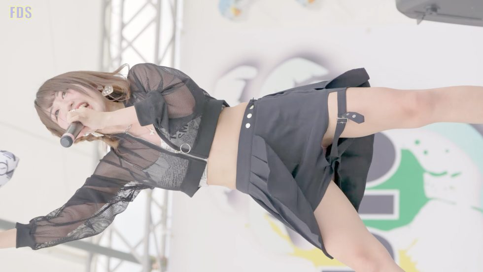【アイドル】蜂のようにKiss 海辺のステージでLIVE Japanese girls Idol group [4K] 02:15（色調編集版）