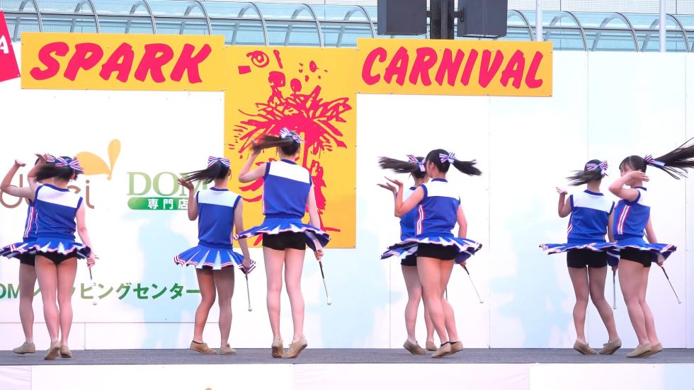 What Makes You Beautiful - One Direction／Baton twirling performance 00:19