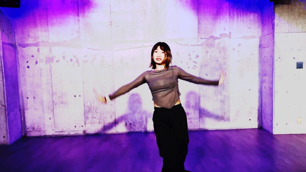 STAYC - GPT Dance Cover｜KPOP Dance Tutorial｜Dance Studio MARU  (KaSuMi) 00:28（色調編集版）