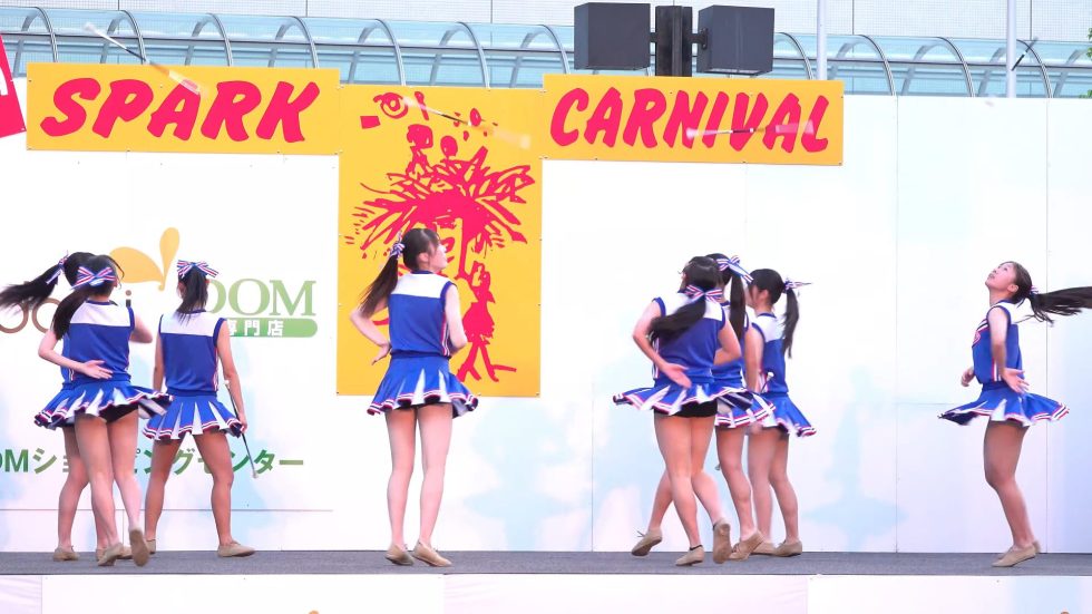 What Makes You Beautiful - One Direction／Baton twirling performance 00:40
