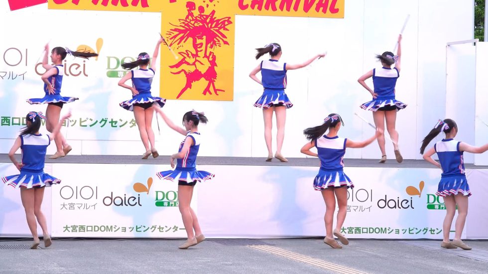 What Makes You Beautiful - One Direction／Baton twirling performance 01:37