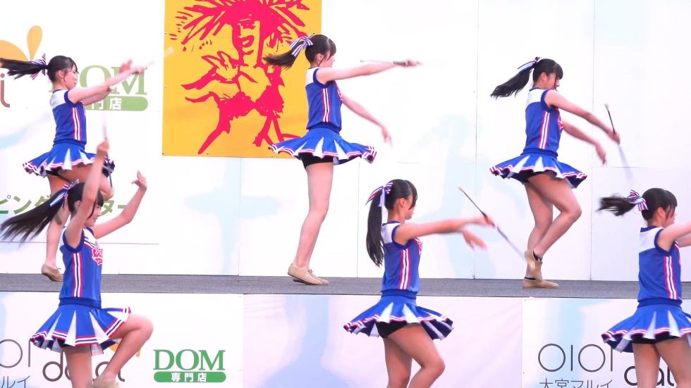 What Makes You Beautiful - One Direction／Baton twirling performance 01:41