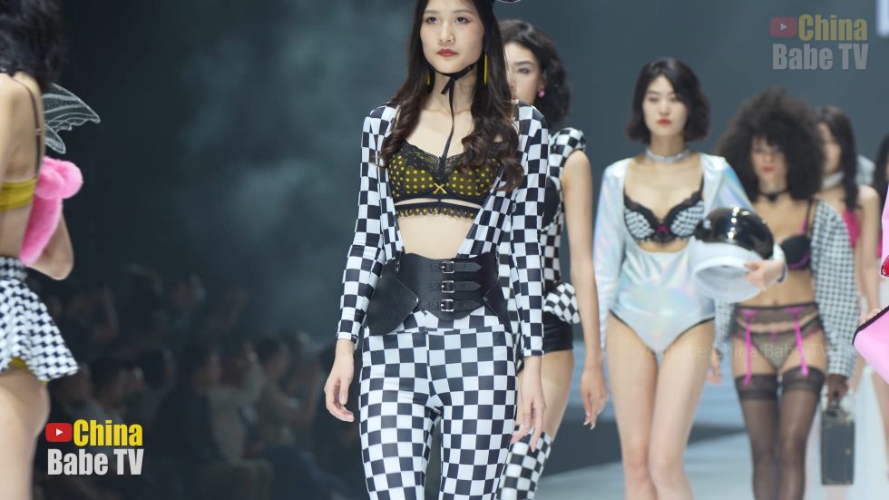【4K】2023SIUF深圳天使寶貝D杯超模內衣秀-（布迪設計） |  BodyDesign Lingerie Show 00:46