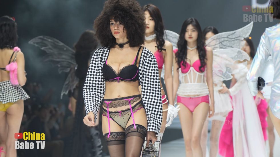 【4K】2023SIUF深圳天使寶貝D杯超模內衣秀-（布迪設計） |  BodyDesign Lingerie Show 00:52