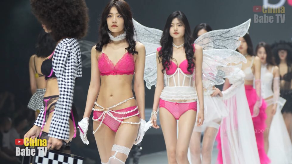 【4K】2023SIUF深圳天使寶貝D杯超模內衣秀-（布迪設計） |  BodyDesign Lingerie Show 00:53
