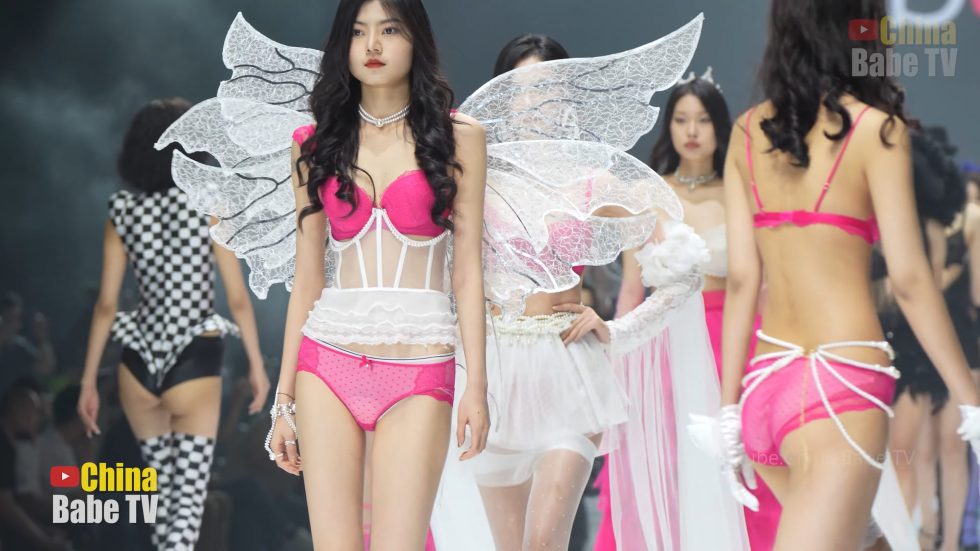 【4K】2023SIUF深圳天使寶貝D杯超模內衣秀-（布迪設計） |  BodyDesign Lingerie Show 00:55