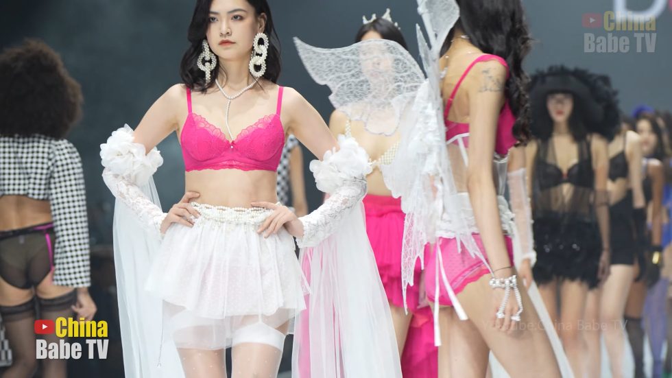 【4K】2023SIUF深圳天使寶貝D杯超模內衣秀-（布迪設計） |  BodyDesign Lingerie Show 00:57