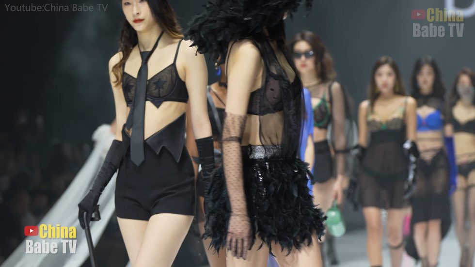 【4K】2023SIUF深圳天使寶貝D杯超模內衣秀-（布迪設計） |  BodyDesign Lingerie Show 01:05