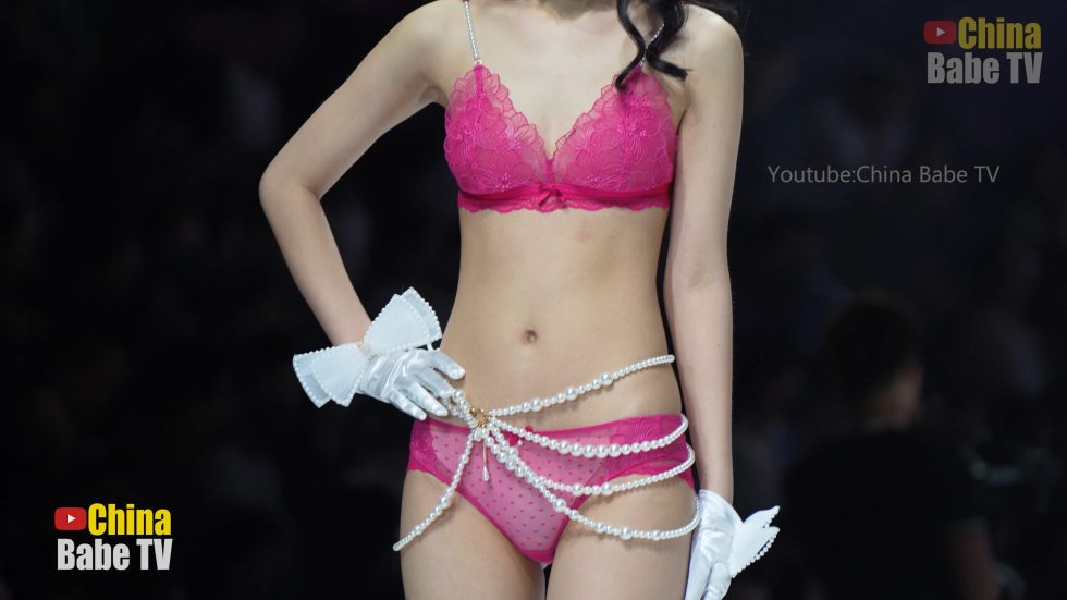 【4K】2023SIUF深圳天使寶貝D杯超模內衣秀-（布迪設計） |  BodyDesign Lingerie Show 05:03