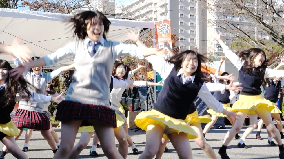 江戸インフェスで女子高生アイドルがヒラリ＆キラキラダンシング 00:11（色調編集版）