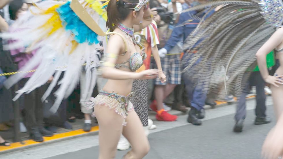 4K 女子大学生 美人 サンバ ウニアン 可愛い 虹色娘 としま七夕まつり 2022 Japanese Samba 00:25（色調編集版）