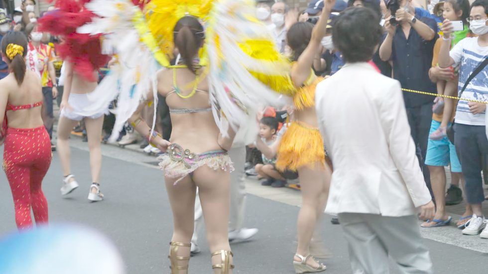 4K 女子大学生 美人 サンバ ウニアン 可愛い 虹色娘 としま七夕まつり 2022 Japanese Samba 01:05（色調編集版）