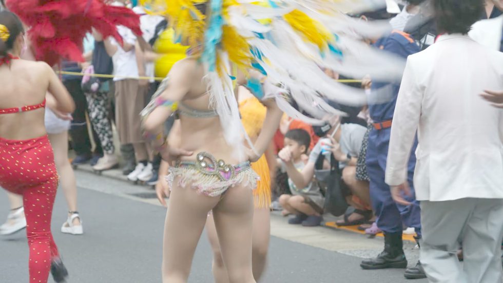 4K 女子大学生 美人 サンバ ウニアン 可愛い 虹色娘 としま七夕まつり 2022 Japanese Samba 01:07（色調編集版）