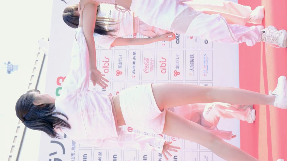 Daisy's(デイジーズ) 「Talk that Talk」(TWICE) 「富山マラソン 2023 フィニッシュステージイベント」 2曲目 富岩運河環水公園 縦動画 2023年11月5日 01:26-002（色調編集版）