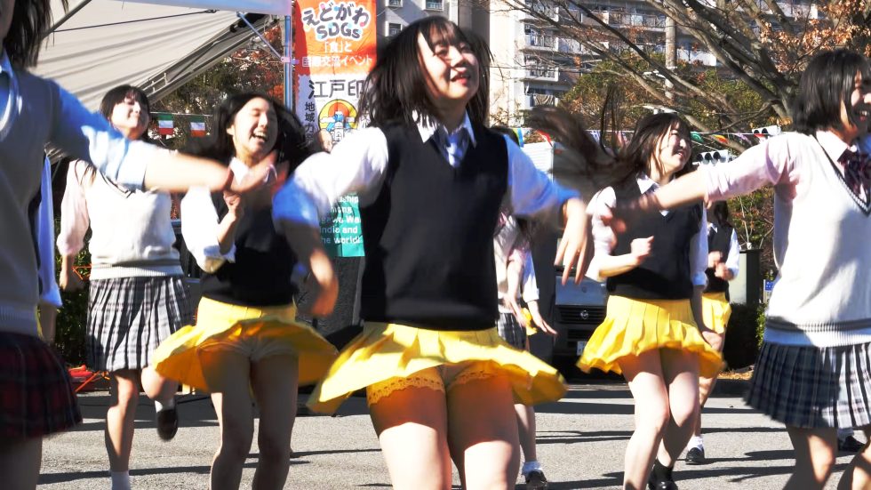 江戸インフェスで女子高生アイドルがヒラリ＆キラキラダンシング 01:39（色調編集版）