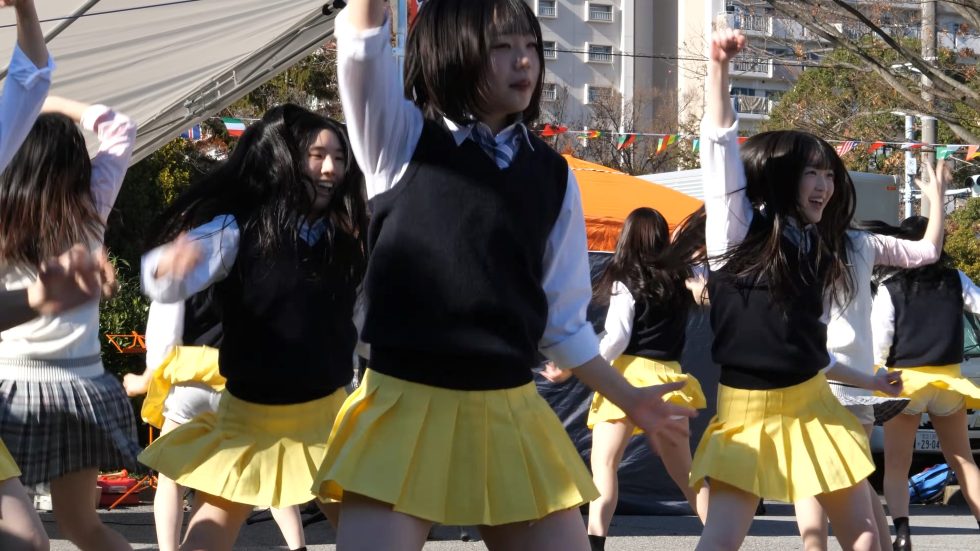 江戸インフェスで女子高生アイドルがヒラリ＆キラキラダンシング 03:07