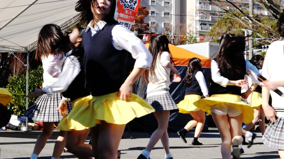 江戸インフェスで女子高生アイドルがヒラリ＆キラキラダンシング 03:11（色調編集版）