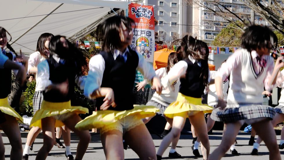 江戸インフェスで女子高生アイドルがヒラリ＆キラキラダンシング 03:33（色調編集版）