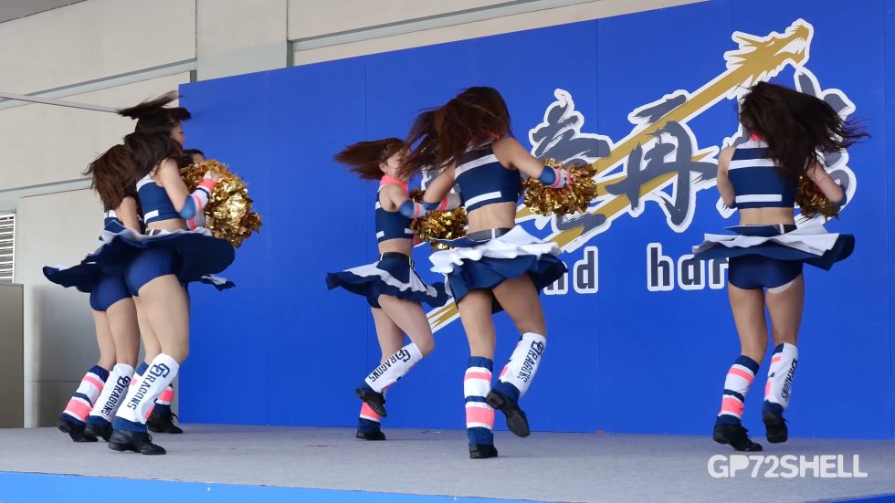 かわいいハプニングにドキッ❤!? 人気チアリーダーがハッスルしすぎて・・ 01:08