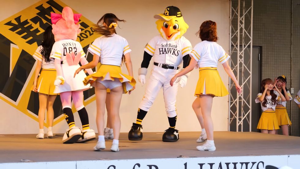 [4Kチア]Honeys ハニーズ FAN! FUN! STAGE チアガール パフォーマンス / 福岡ソフトバンクホークス / 日本シリーズ第4戦 2024年10月30日 ② 02:31