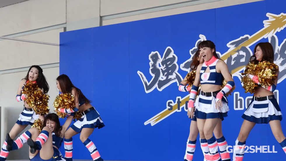 かわいいハプニングにドキッ❤!? 人気チアリーダーがハッスルしすぎて・・ 02:37