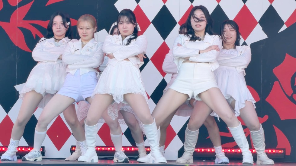 曲調が不規則なかわいいダンス 02:36（色調編集版）