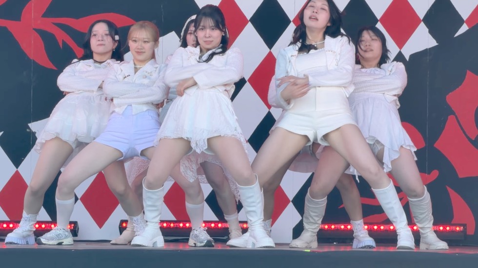 曲調が不規則なかわいいダンス 02:37（色調編集版）