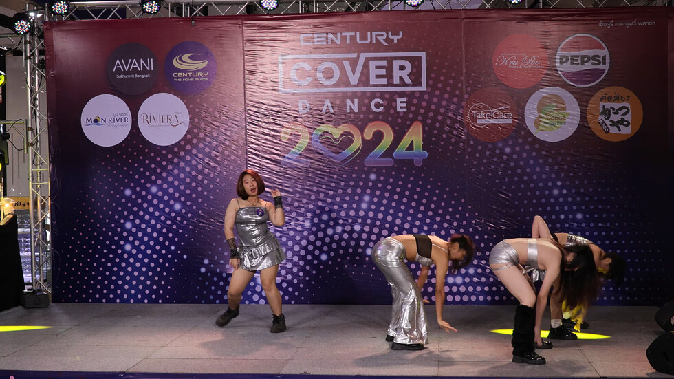 240616 ... cover KISS OF LIFE - Midas Touch + Bad News @ Century Cover Dance 2024 01:18