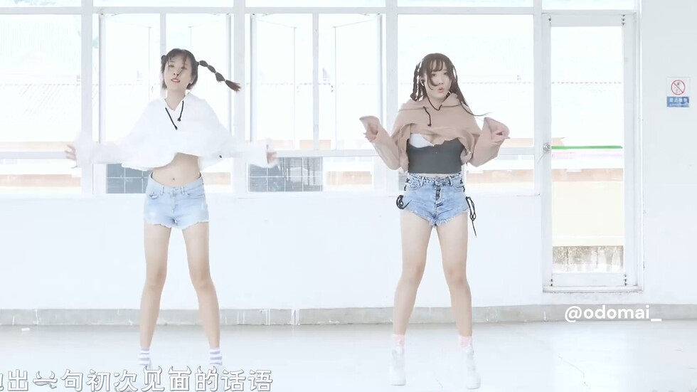 胸チラ 00:16