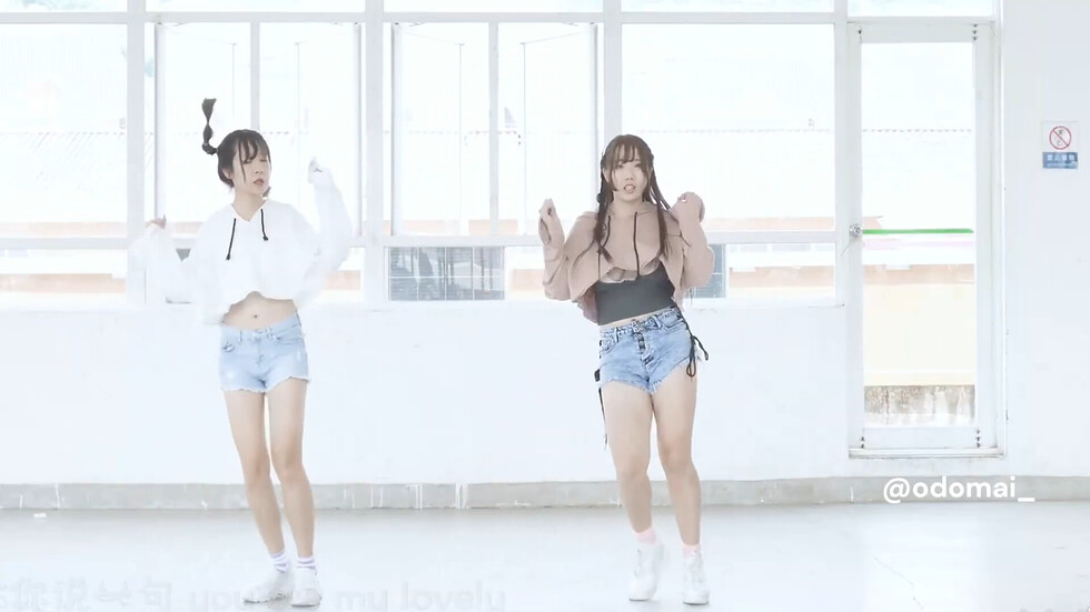 胸チラ 00:23