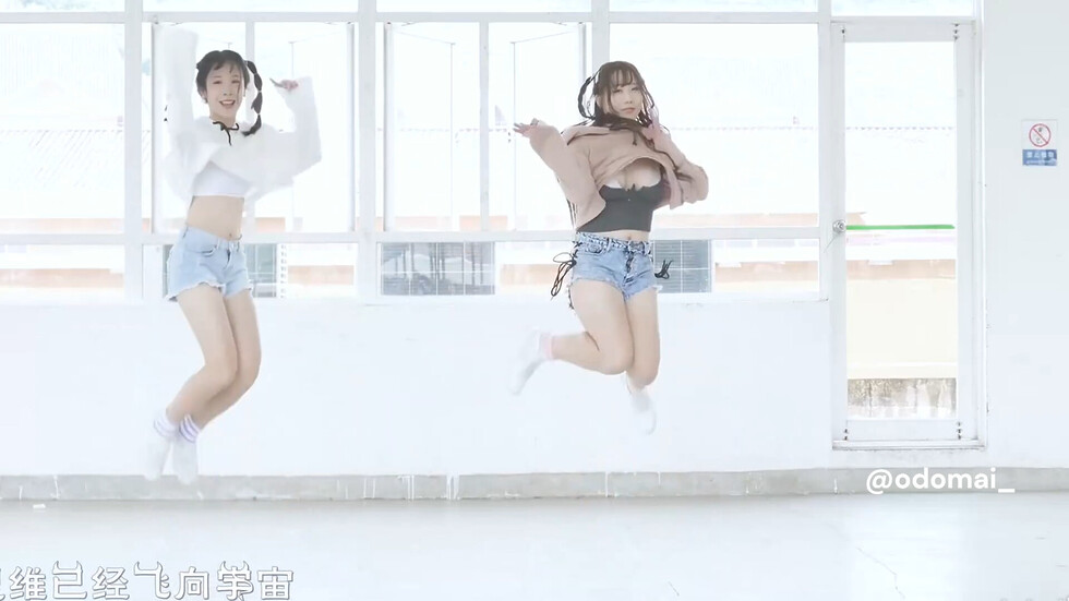 胸チラ 00:28