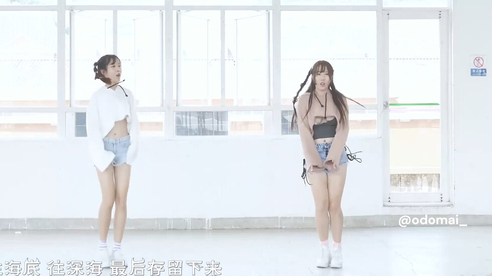 胸チラ 00:34