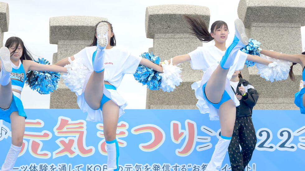 初々しく可愛いチアダンス　　KOBE元気まつり2022 00:45（色調編集版）