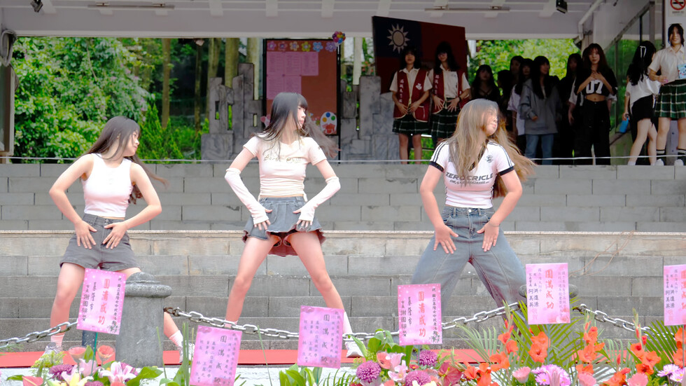 【8K】Strategy (TWICE) | 學生才藝表演 | 國立基隆女中101年校慶 KLGSH 101st anniversary(2025-04-19) 01:09（色調編集版）