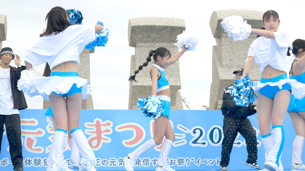 初々しく可愛いチアダンス　　KOBE元気まつり2022 01:11-001（色調編集版）