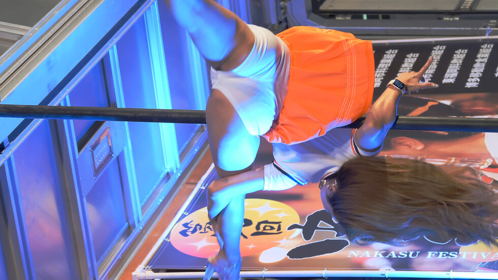 おそとでポールダンス2-① [ 縦動画 ] 第50回中州祭り Next Girls Revolution (2025/11/1 ホテルリソルトリニティ博多前 特設ステージ studio gille ) 02:23（色調編集版）