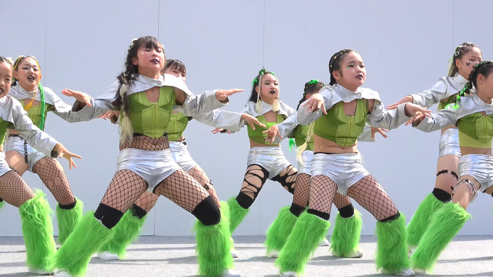 【ダンス】ふわもふクールな衣装がカワイイdance 00:11