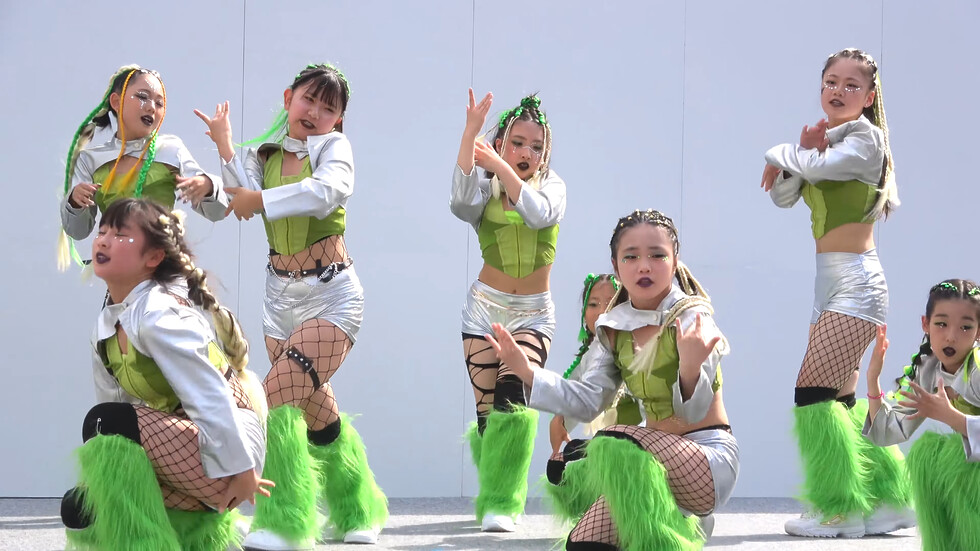 【ダンス】ふわもふクールな衣装がカワイイdance 00:16