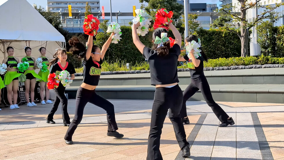 キレキレのかわいいチアダンサーたち/cheer dance performance 01:27