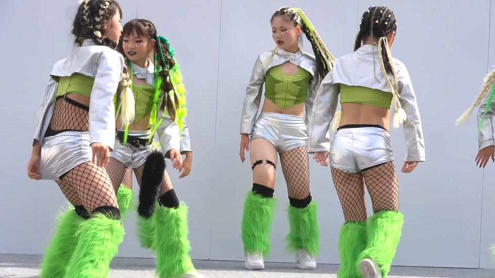 【ダンス】ふわもふクールな衣装がカワイイdance 02:09