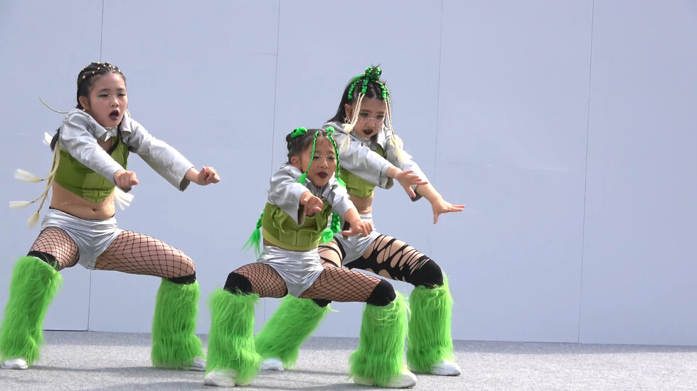 【ダンス】ふわもふクールな衣装がカワイイdance 02:14