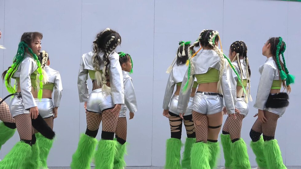 【ダンス】ふわもふクールな衣装がカワイイdance 02:39