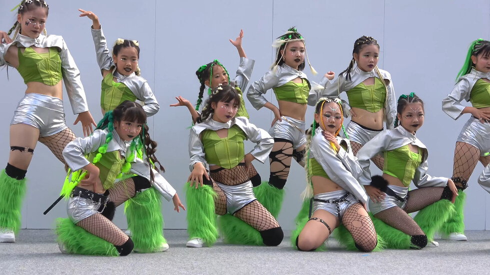 【ダンス】ふわもふクールな衣装がカワイイdance 02:40